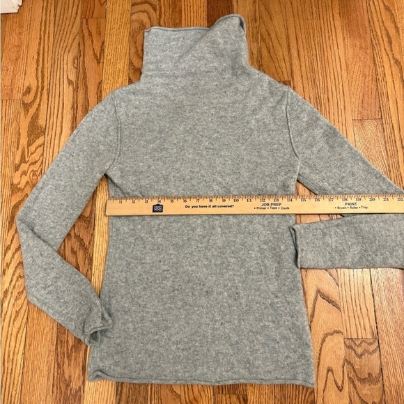 Women’s 100% Cashmere turtle Neck Sweater Gray Size M - Picture 5 of 6
